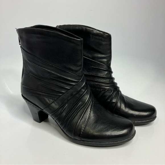 Cobb Hill black leather ankle boots size 6 - Picture 1 of 7